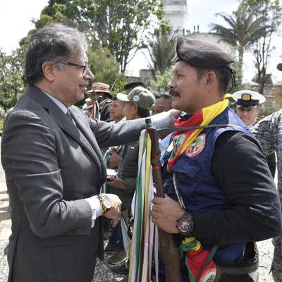 Gustavo Petro condecoró a indígenas y militares que hallaron niños en Guaviare. Además, agradeció al yagé y los saberes ancestrales.