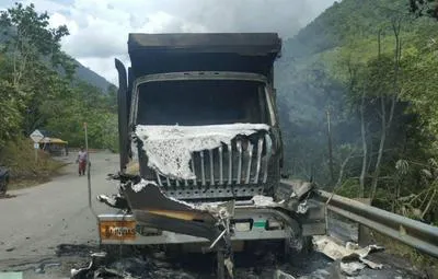 Disidencias de Farc quemaron una volqueta de contratista de Hidroituango en la vía a Puerto Valdivia