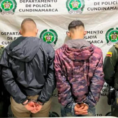 Capturaron a dos de los homicidas más buscados en Bogotá. Habían asesinado a un hombre en un parque por robarle sus pertenencias. Ambos tenían antecedentes
