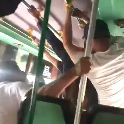 Accidente hoy de bus sin frenos en Santander; pasajero grabó todo; hubo 20 heridos