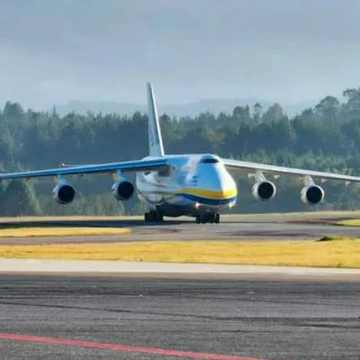 El avión más grande del mundo aterrizó en Colombia: trajó algo para Hidroituango