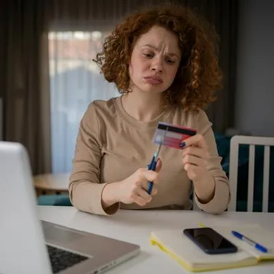 Tarjetas de crédito que jamas debería aceptar y bancos en Colombia tienen