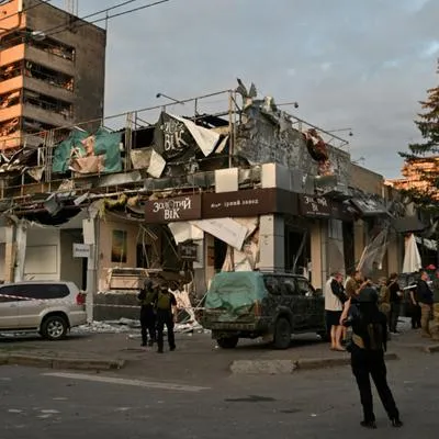 Restaurante en Ucrania donde estaban Héctor Abad y Sergio Jaramillo quedó en ruinas: fotos.