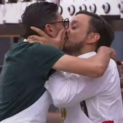 Foto de Jairo Ordóñez y Juan Pablo Barragán, en nota de que 'Masterchef' tuvo beso de ambos actores y uno habló de eso