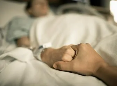 Hombre en hospital. En relación con hincha herido de Deportes Tolima.