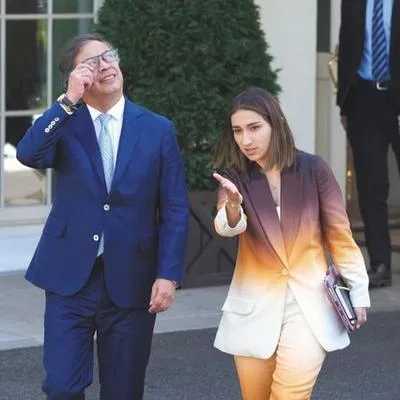 Gustavo Petro en su visita a EE. UU. con la exjefa de su gabinete, Laura Sarabia, salpicada en escándalo de chuzadas. Procuraduría dio 5 días para que digan quién las ordenó