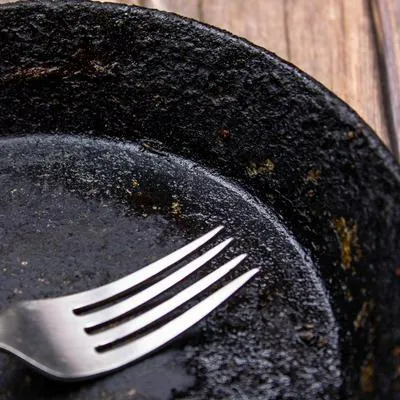 Hombre se llevó desagradable sorpresa al hallar cabeza de animal en su almuerzo