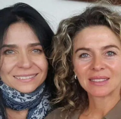 Margarita Rosa y su hermana, Adriana De Francisco, quien tiene cargo confirmado en consulado de Miami