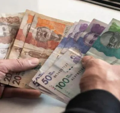 Dinero colombiano, por lo que más pagan los colombianos con la prima