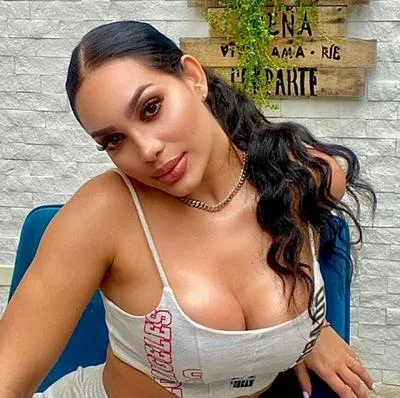 La 'instagramer' Andrea Valdiri mostró en sus redes sociales el momento en que le dio a su hija mayor el regalo por su graduación. Detalles del obsequio. 