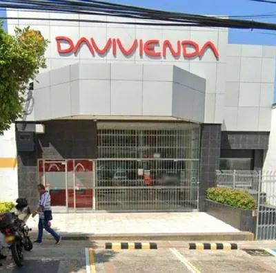 Nuevo asalto a banco Davivienda en zona con marcado obstáculo; lo tienen de soda