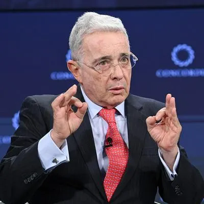 Álvaro Uribe, mortificado por reconocimiento de militares de falsos positivos