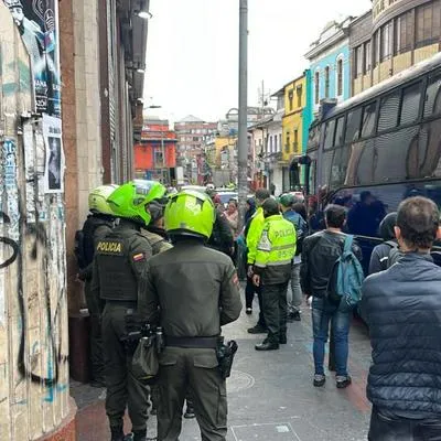 Policía armó un megaoperativo en Bogotá y sacó 5 camiones llenos de contrabando. Varios comerciantes fueron capturados por no tener documentos en regla. 