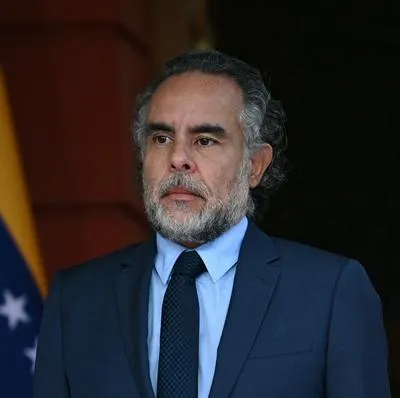 Armando Benedetti aclaró por qué no ha salido de su cargo en la embajada de Colombia en Venezuela, después de que la Cancillería le suspendió pagos. 