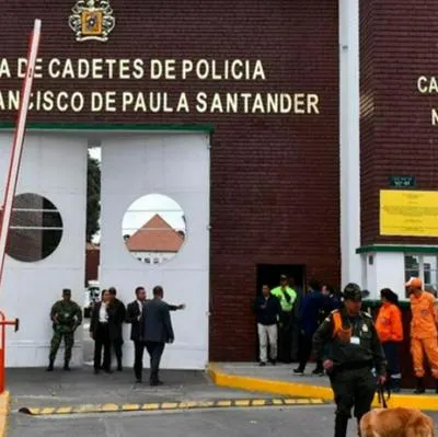 Escuela Militar General Santander en Bogotá fue evacuada por paquete sospechoso. Las autoridades ya revisan el material. 