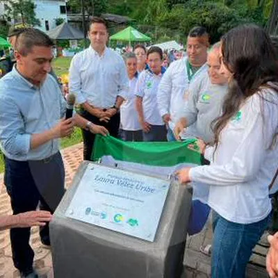 Inauguran parque de Salgar con el nombre de la mamá de Álvaro Uribe Vélez