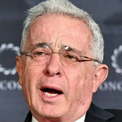 Gustavo Petro y Álvaro Uribe  hablaron de falsos positivos. 