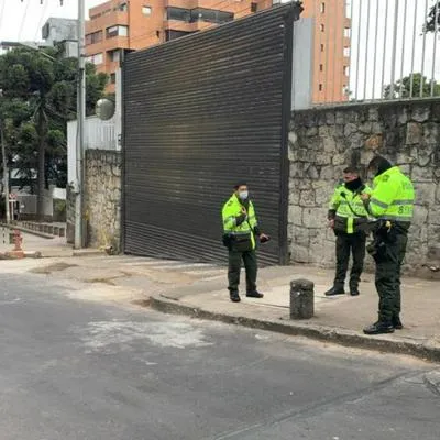 Policía fue robado en Bogotá por ladrones que se le metieron a su apartamento. Los delincuentes le hurtaron dinero en efectivo, joyas y un computador. 