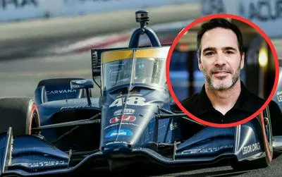  Jimmie Johnson, famoso piloto de Nascar. en relación con la muerte de sus suegros.