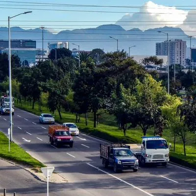 Foto carros Bogotá a propósito de pico y placa regional para este lunes festivo 3 de julio