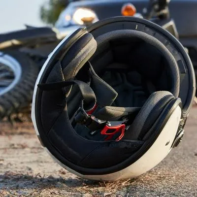 Un hombre murió atropellado por un camión cuando estaba estrenando su motocicleta. El sujeto de 29 años falleció instantáneamente en Tlaquepaque, México.