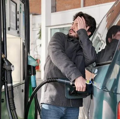 Expertos advierten cuánto subiría el precio de la gasolina en Colombia para el mes de julio. El golpe sería durísimo.