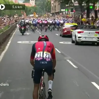 Egan Bernal, quedado en primeros metros del Tour de Francia 2023.