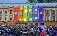Banderas en relación con la comunidad LGBTIQ+ y las marchas en Colombia.