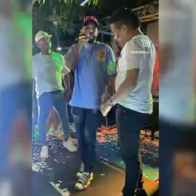 Papoman cantó en champeta uno de los clásicos del 'Cacique' Diomedes Díaz. 'El rey de la champeta' interpretó ‘No comprendo’.