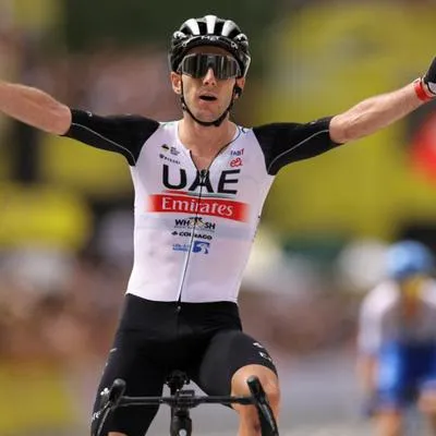 Adam Yates ganó la primera etapa del Tour de Francia 2023 y es el primer líder.