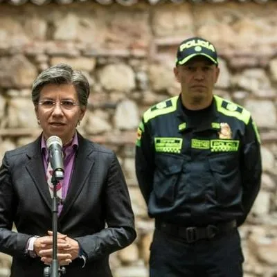 La Policía de Bogotá le respondió a Claudia López por la cantidad de uniformados que hay en la ciudad. Dice que no se han recortado. 