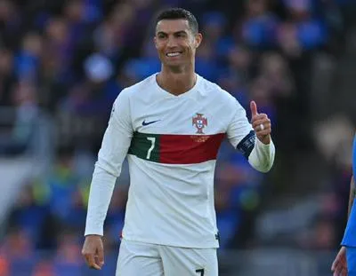 Cristiano Ronaldo. En relación con su fortuna y sus negocios.