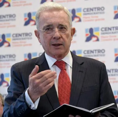 Álvaro Uribe Vélez anuncia continuar su "recorrido democrático" en Colombia.