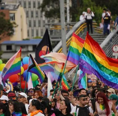 Transmilenio, afectado por las marchas del orgullo gay en Bogotá. Varias estaciones están cerradas en la calle 26. 