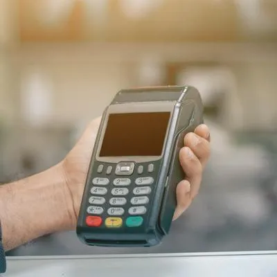 Algunos colombianos no pudieron pagar en datáfonos Redeban porque se cayeron.