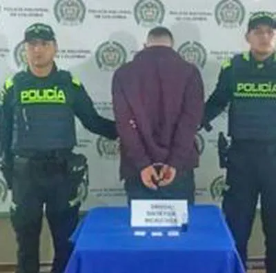 Policía Nacional capturó a un hombre que llevaba varias bolsas de cocaína rosada en Salento, Quindío.