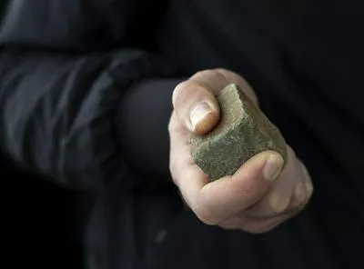 Captura de video. En relación con ataque a piedra a una casa en Santander.