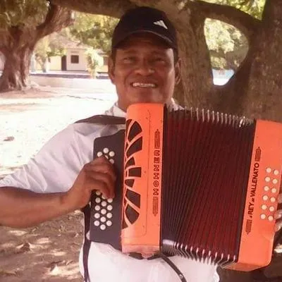 Artista vallenato murió en un accidente de tránsito: se estrelló contra un árbol