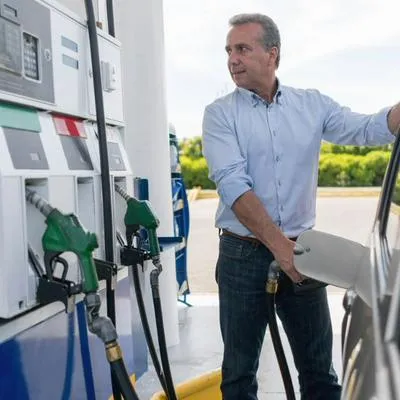 Precio de la gasolina seguirá subiendo hasta que alcance el precio de $ 16.000
