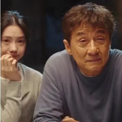 Jackie Chan terminó llorando junto a su 'hija' al ver peligrosas escenas que hizo.