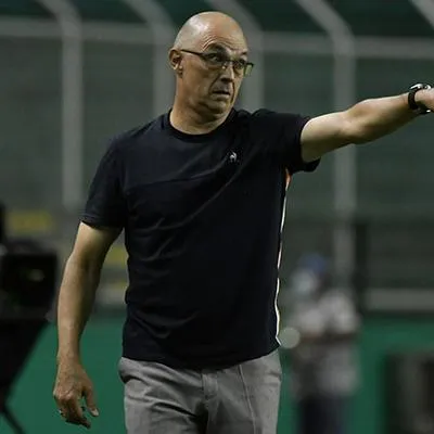 Medellín confirmó a Alfredo Arias como técnico, tras clausula con Santa Fe