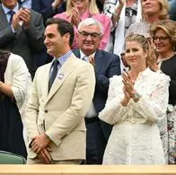 El extenista y leyenda Roger Federer reapareció en Wimbledon, esta vez como retirado, y recibió una gran ovación por parte de los presentes.