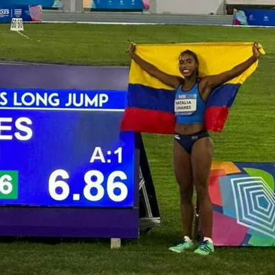 La atleta colombiana Natalia Linares ganó el oro en salto largo en Centroamericanos y rompió el récord de la competición, que llevaba 13 años.