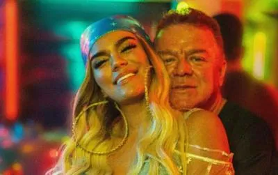 Karol G y su papá Guillermo Giraldo. En relación con la petición que se hizo para buscar al perro Wilson.