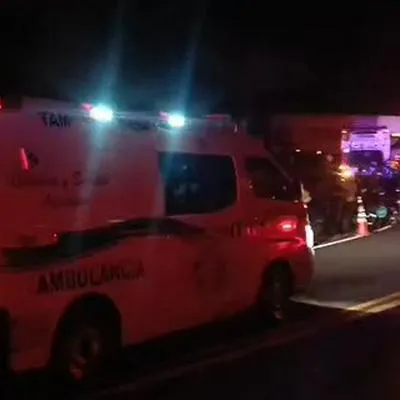 Accidente en la vía Bogotá-La Mesa dejó una persona muerta y ocho lesionados