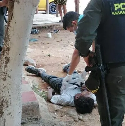 Agredieron a habitante de calle, lo dejaron abandonado y está en estado crítico