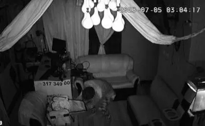 Captura de video de cámaras de seguridad de emisora robada en Medellín.