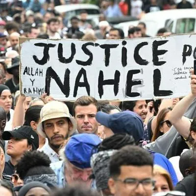El policía que disparó contra Nahel dio su versión de historia. La muerte del joven desató ola de protestas en Francia.