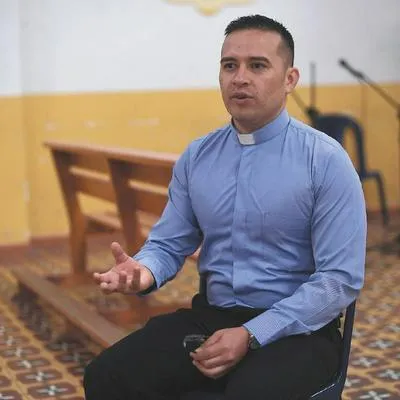 Revelaron que el párroco del pueblo sería el objetivo del atentado en Caldono, Cauca. El religioso se salvó de milagro.