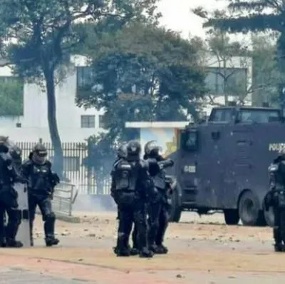 Capturaron a los presuntos agresores del policía herido en la Universidad Nacional. Son dos jóvenes que habrían lanzado explosivos desde la institución.